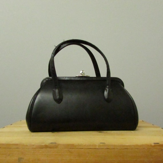 snap closure clasp handle bag handbag vintage 60s black purse