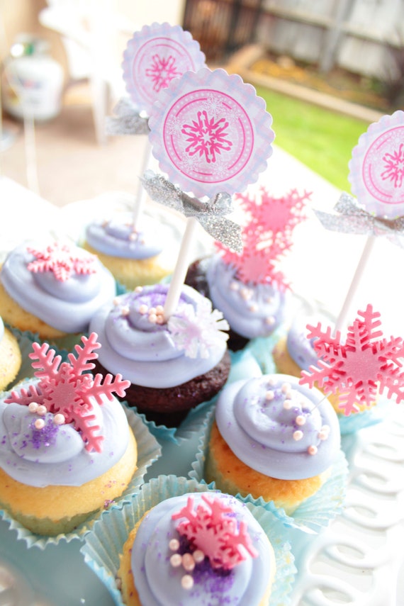 RUSH Edible Fondant Cupcake Topper 24 qty snowflake cupcake
