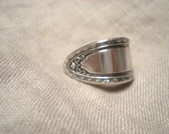 Spoon Ring Ondeida LTD Size 6 Detailed Silver Plate