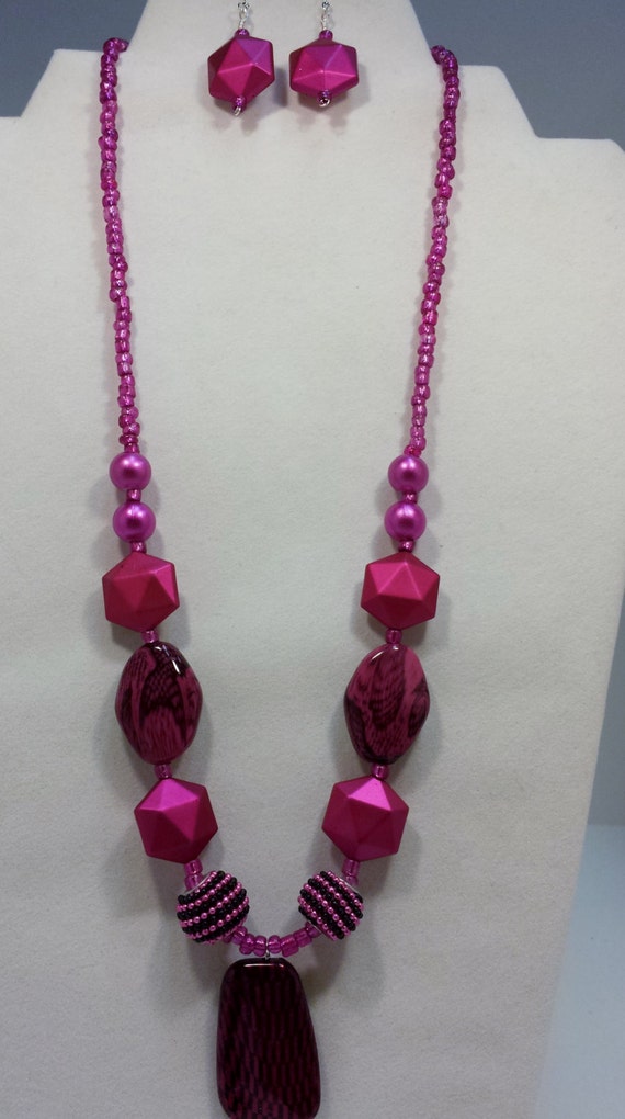 Hot pink & black necklace and earring set.