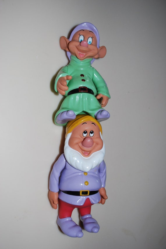 Snow White And The Seven Dwarfs Dopey And Sneezy Stackable Dolls 
