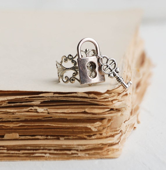 Lock & Key RING Silver Filigree Vintage Style Romance Fairy
