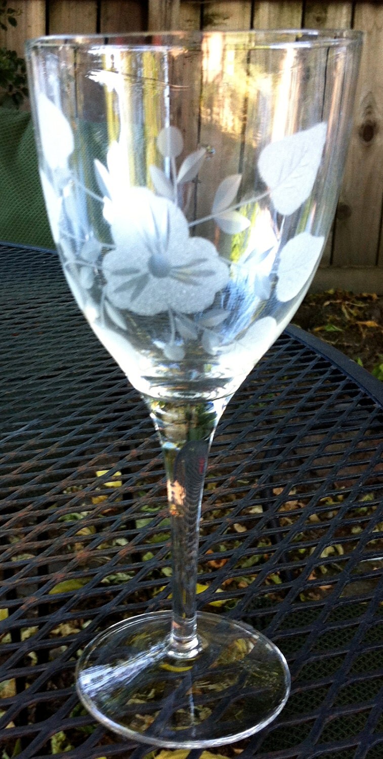 Five ETCHED FLORAL Clear Crystal Wine GLASSES . Stemware Haute Juice
