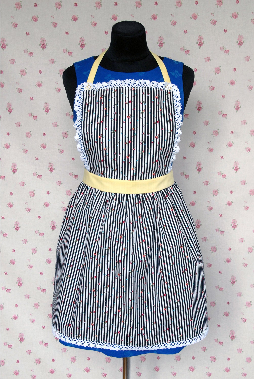 Cute Ladies Apron / Womens Pinny / Misses Bib Apron with