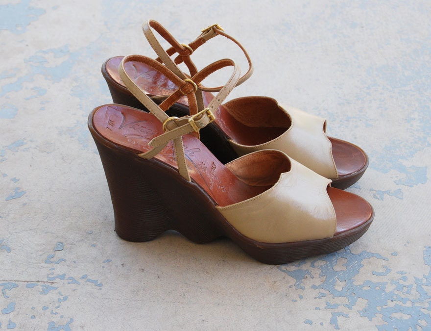 platform sandals 1970s