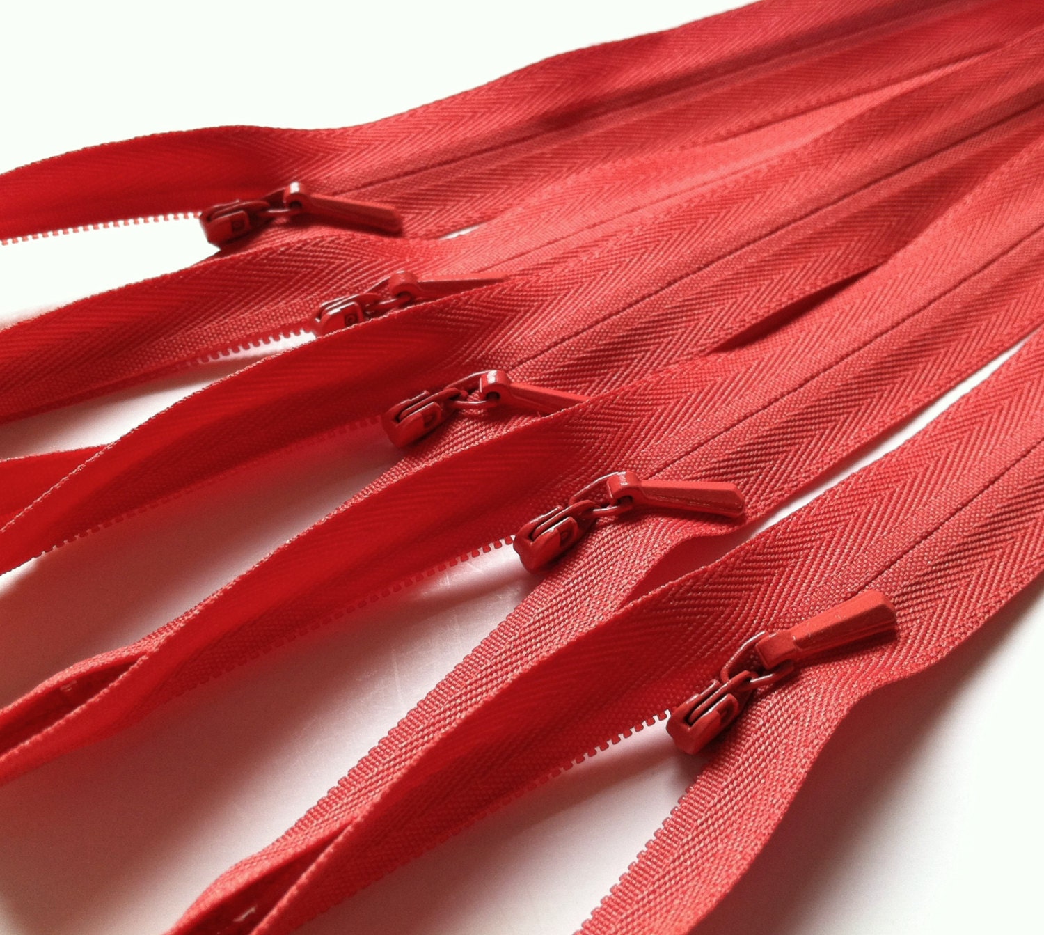 INVISIBLE Zippers YKK Color 138 Coral 5 Pieces Currently