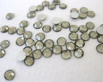 Vintage Rhinestones Black Diamond Grey Cabochon Chaton Roses 16ss 4mm rhm0025 (100)