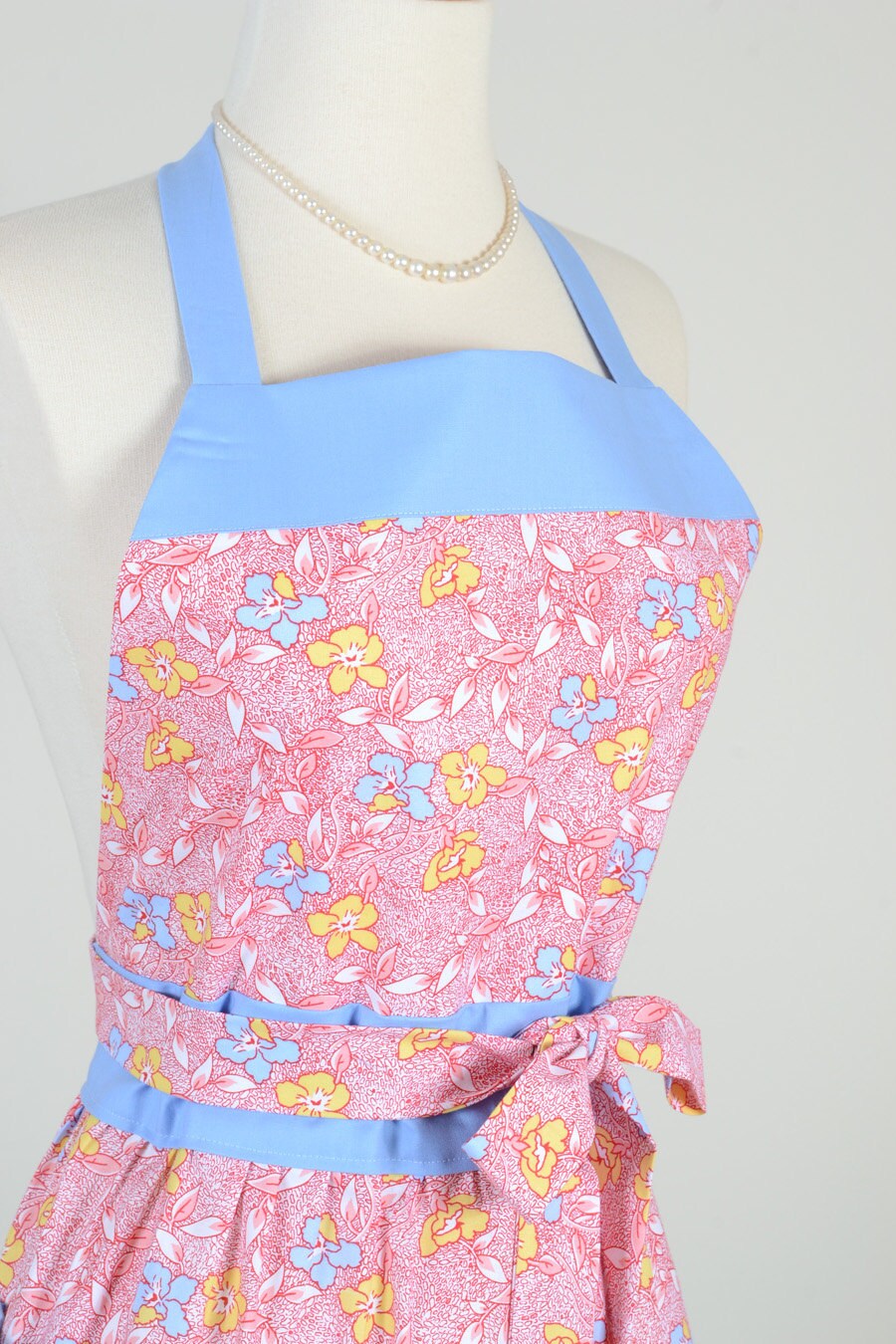 Full Bib Womens Apron Vintage Style Apron Floral by CreativeChics