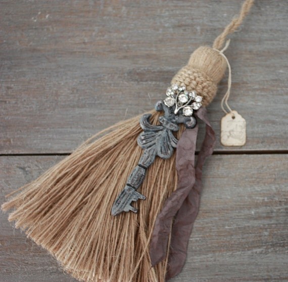 Jute Tassel with Skeleton Key