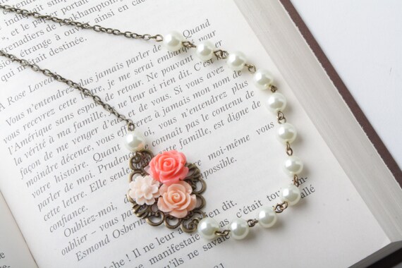 flower necklace wedding