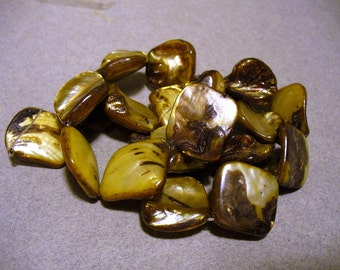 Mother of Pearl Nuggets Golden Brown 15 - 20MM