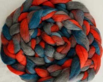 Hand-dyed Haunui New Zealand Halfbred combed wool roving (tops) - 100gr (approx 3.4oz) Bluegum over natural Light Grey