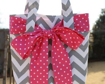 LARGE gray and white CHEVRON stripe zigzag Handbag/ Diaper Bag/ Purse/ Tote/ Beach Bag with Fuchsia Polka Dot Bow/Sash and 4 Pockets