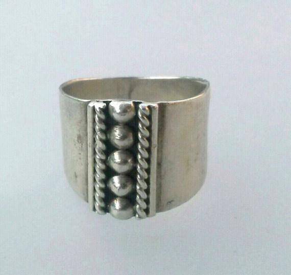 Vintage .925 Mexican Sterling Silver Band Ring by PastsPresents