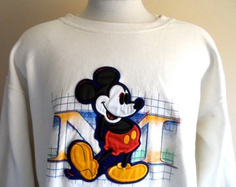 vintage 80s 90's Walt Disney Mickey Mouse Classics embroidered applique logo cream white fleece graphic sweatshirt crew neck pullover jumper