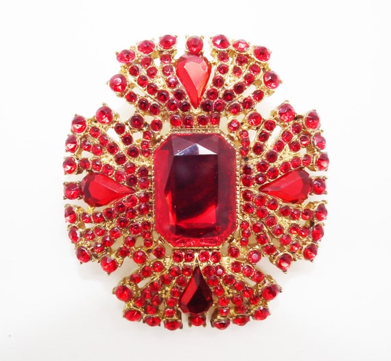 Vintage brooch. Vivid red  rhinestone. Very Large . Stunning on a little black dress. Very Jacky O.