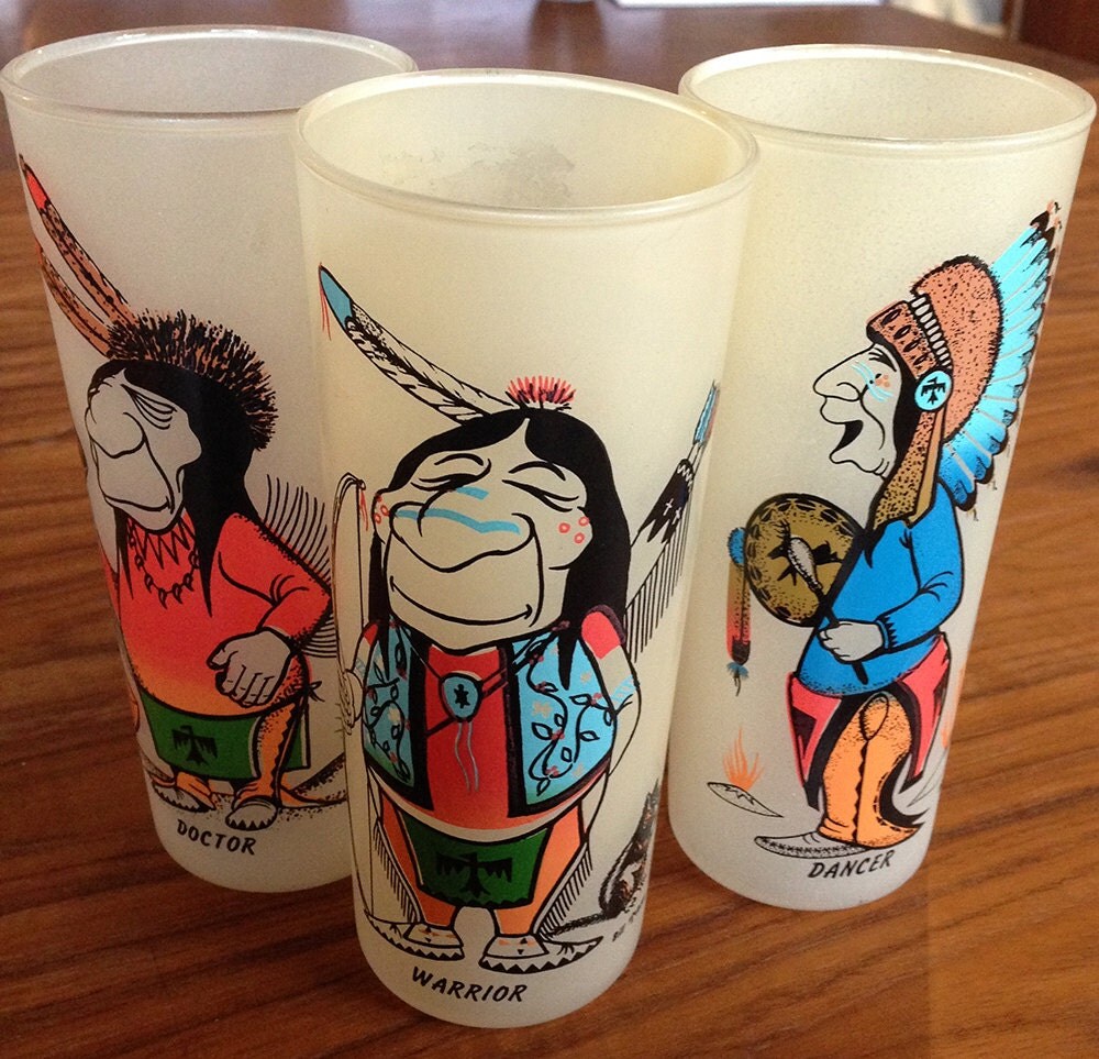 VINTAGE GLASSES 3 vintage souvenir drinking glasses