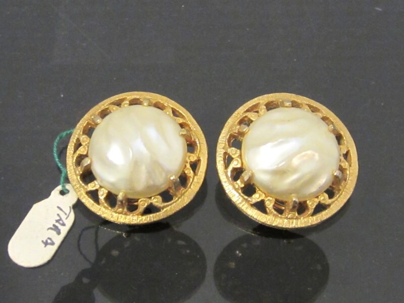 Vintage Design By Tara Jewelry GoldTone Faux Pearl Clip On
