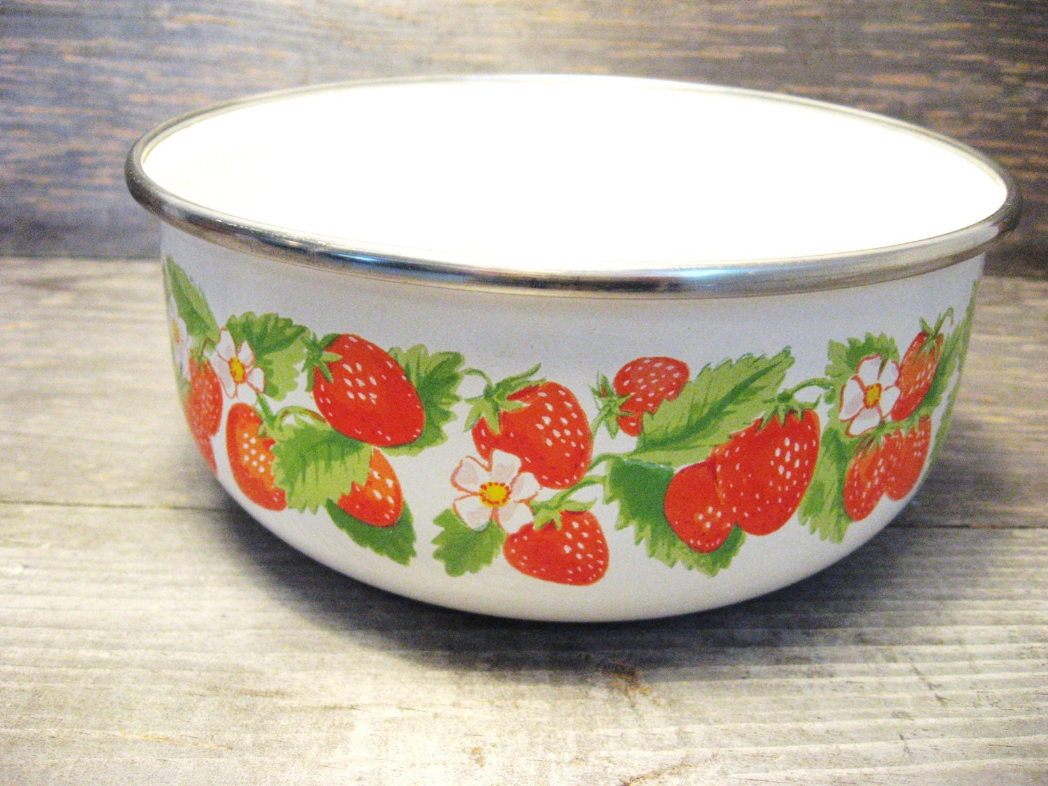 Vintage Strawberry Bowl / Vintage Metal Bowl / Vintage Mixing