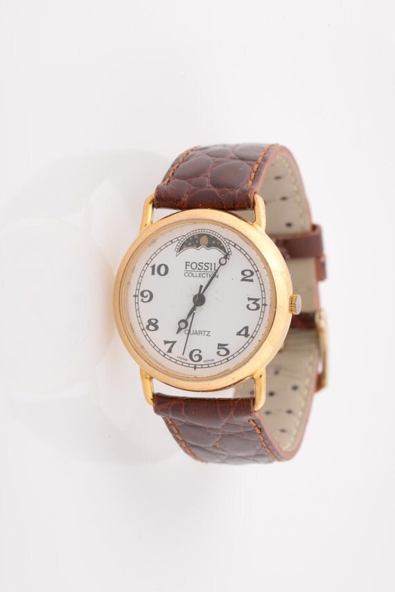 90s Fossil Moonphase Gold Mens Quartz Watch – Similar to Shinola Runwell – Wire Lugs Arabic Numerals