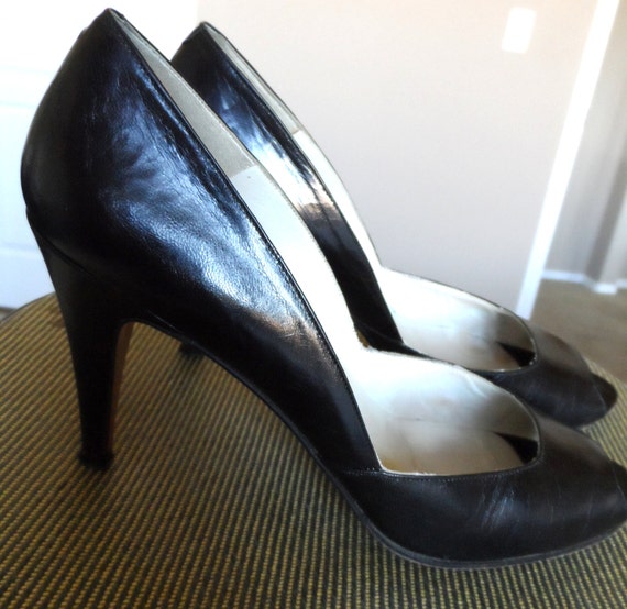 60's Jarolini Black Leather 3 1/2 inch Heels. Excellent