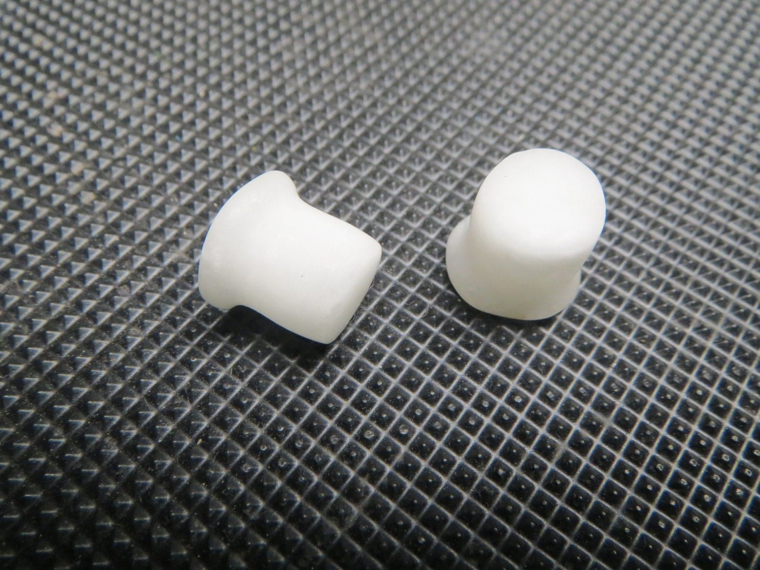 White Alabaster Double Zero Gauges 00