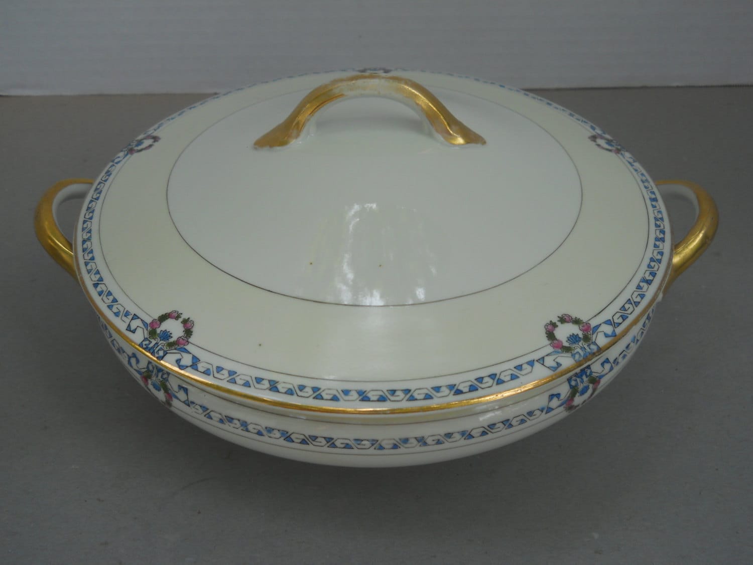 Noritake Covered Serving Dish, Briarcliffe Haute Juice