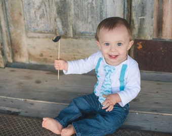 Mustache Birthday Outfit. Cake Smash Outfit. Boys birthday outfit. cake smashing tie. Mustache tie. Aqua. 1st birthday outfit