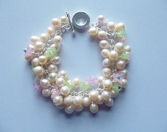 Pearl and Crystal Bracelet, Chunky Bracelet, Flower Bracelet, Cultured Pearls, Spring, Mom Sister Jewelry, Mothers Day