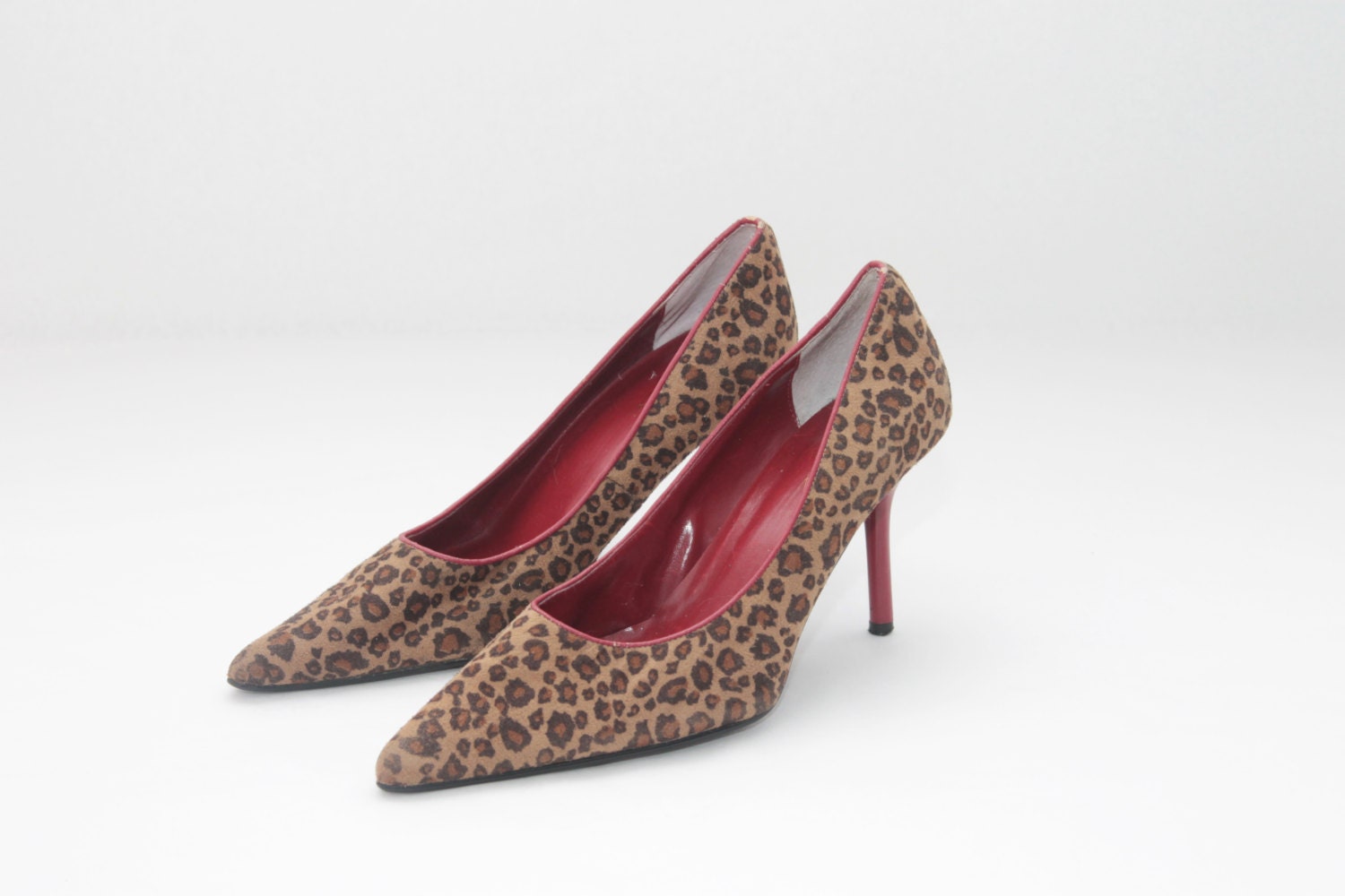 leopard shoes with red dress