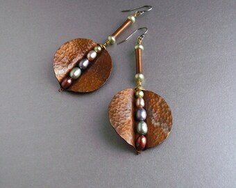 Copper dangle earrings, copper earrings handmade, copper jewelry, metalwork, round earrings with fresh water pearls