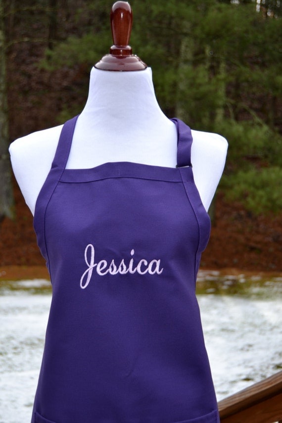 Connect with us Restaurant aprons are essential for any commercial chef or cook because they protect their clothes from spills, splashes, and other stains. Choose from standard aprons, pocketed aprons, and long waist aprons to suit your servers' needs.