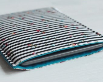Stripy iPad Mini Sleeve / Black and White Kindle Touch, Kindle Paperwhite, Kindle 6'' Case / Samsung Tab S2 8" Padded/ Kindle Fire Cover