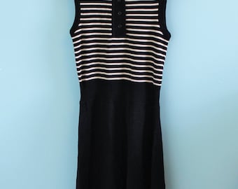 70s mod sleeveless black and white dress, striped knit collared vintage dress.