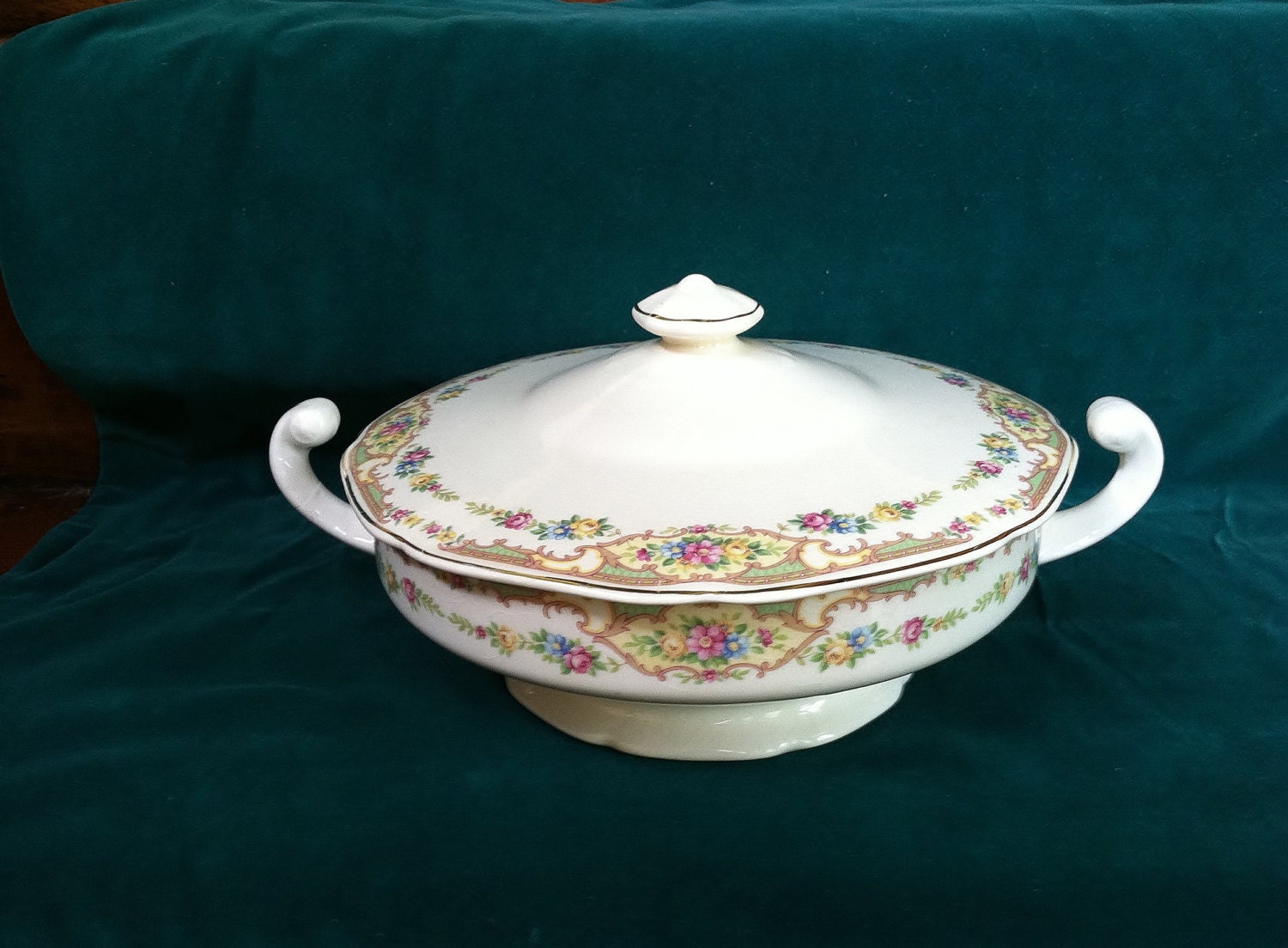 Mount Clemens Mildred Covered Vegetable Bowl Collectible