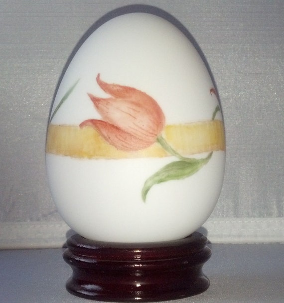 Kiln Fired Porcelain Tulip Garland Egg