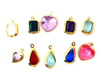 Colorful Assortment of Vintage Plastic Rhinestone Charms in a Gold Plated Setting (12X) (P507)