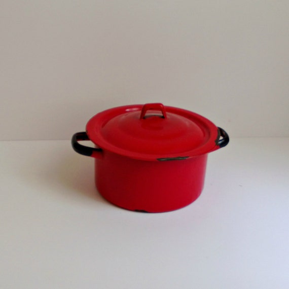 red vintage enamel pot with lid 1940s by ImSoVintage on Etsy