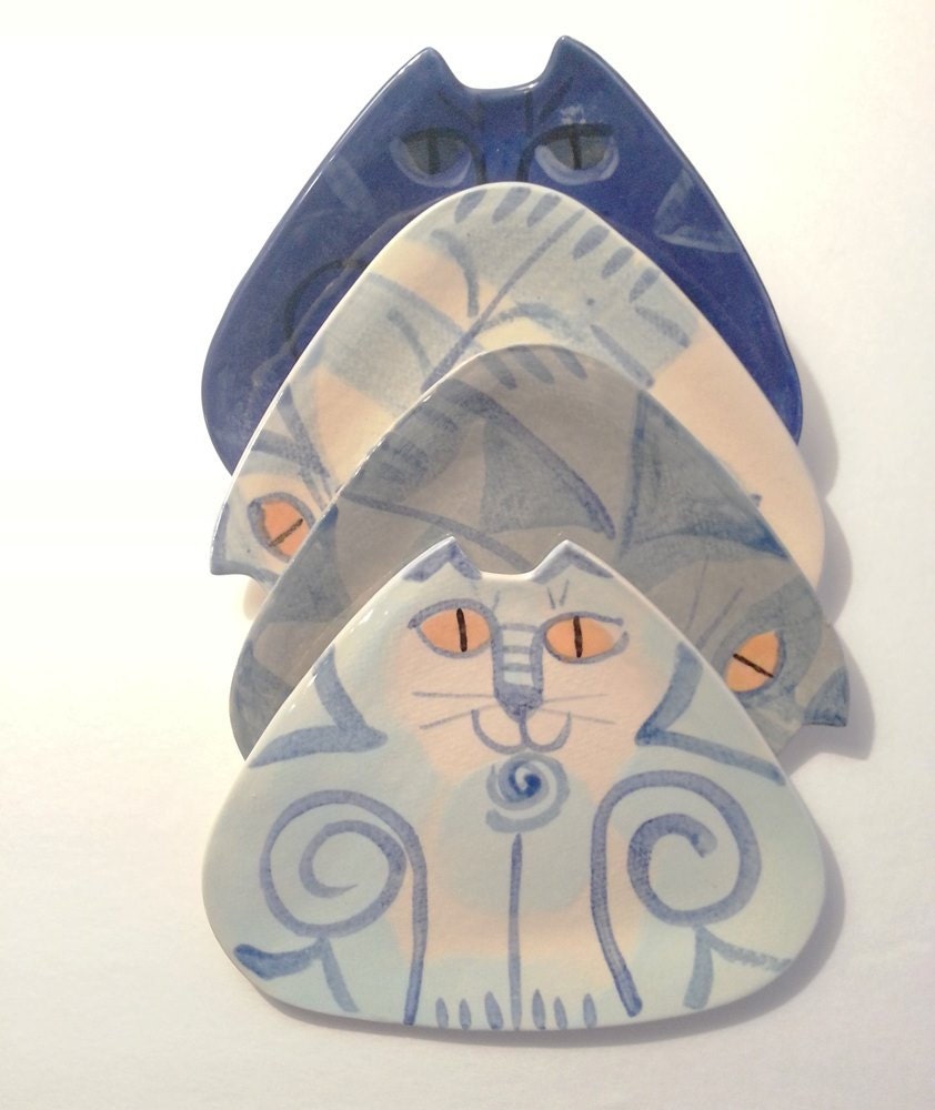 Ceramic Cat plate triangle shape Pottery dish handmade by firecat