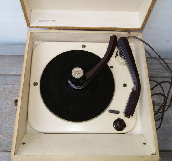 SALE Vintage Portable Record Player Steelman Model 3A14