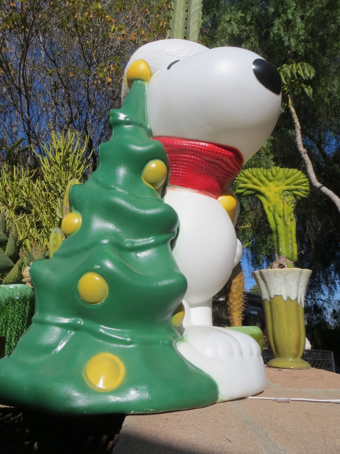 29 Snoopy Christmas Blow Mold Large Light Up Lawn