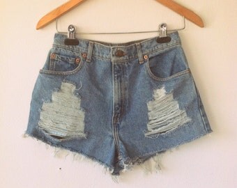Vintage Denim Levi High Waist Distressed Shorts sz 28