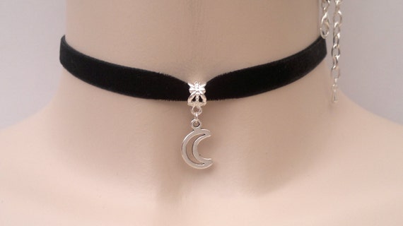 Cute Outline CRESCENT MOON Charm 10mm BLACK Velvet Ribbon Choker - kr.. or choose another colour velvet, hand made to order :)