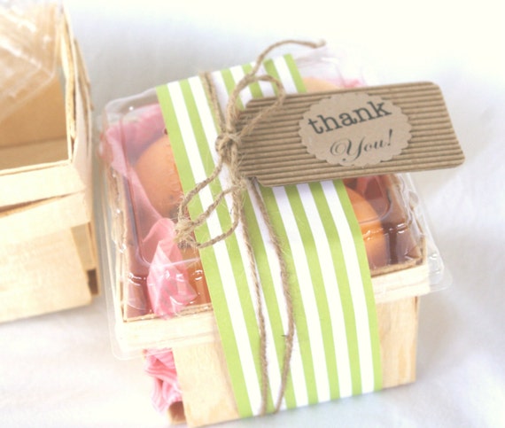 WOOD BERRY BASKETS- pint sized-with clear lids--Fall Party Favor Baskets--Weddings--Showers--Farm Birthday Parties--12ct Il_570xn