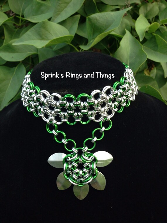 Japanese flower necklace with star scale