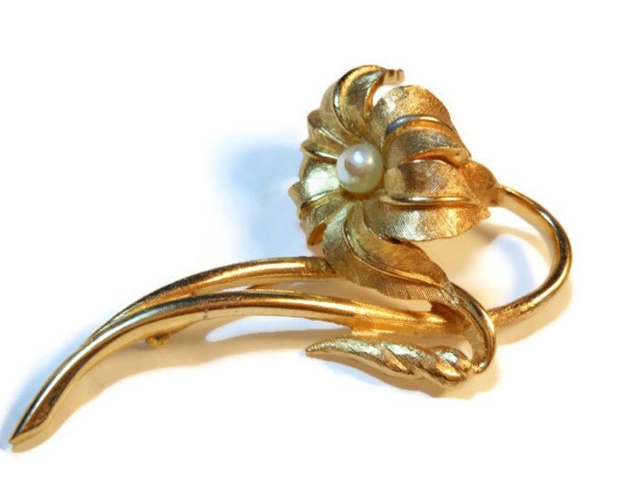 Boucher lily (lilium) brooch with cultured pearl part of the Flower of the Month series, July birthday, 8372P