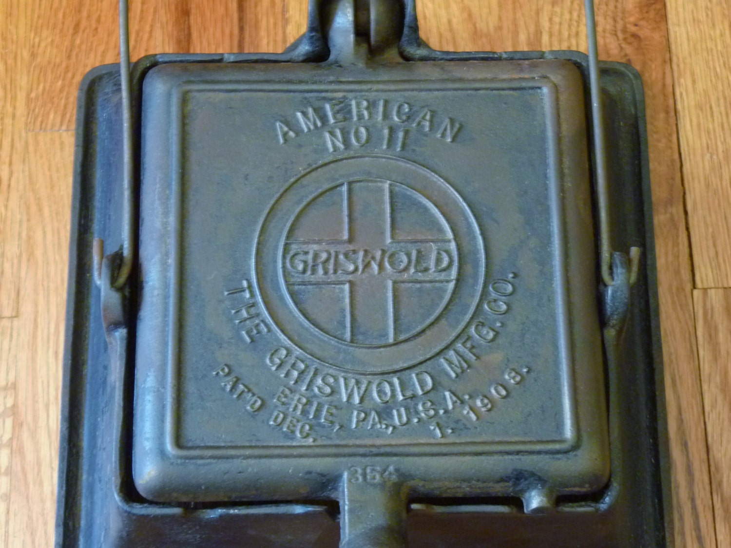 GRISWOLD American 11 Square Waffle Maker with Tall Base