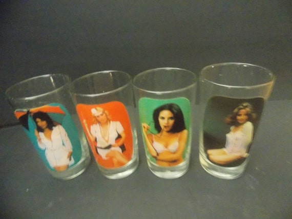 Vintage Pin Up Girl Drinking Glasses : Lot 1229