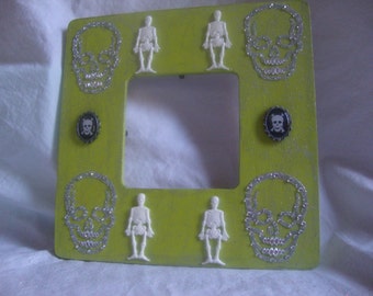 Handmade, Hand Painted spooky Halloween picture frame, Skulls, Skeletons