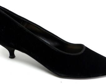 New Vintage Size 7 Kenneth Cole Velvet Pumps Shoes or Heels